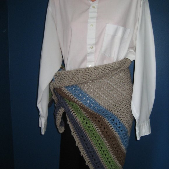 Hand Knit Triangle Shawl / Tan, Green, Blue & Brown - Large shoulder wrap - NEW - Picture 5 of 7